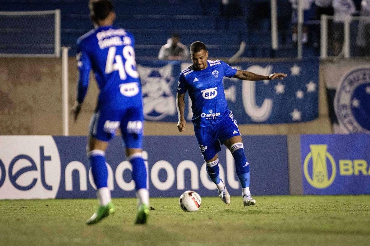 Fotos da partida entre Londrina e Cruzeiro, pela S�rie B