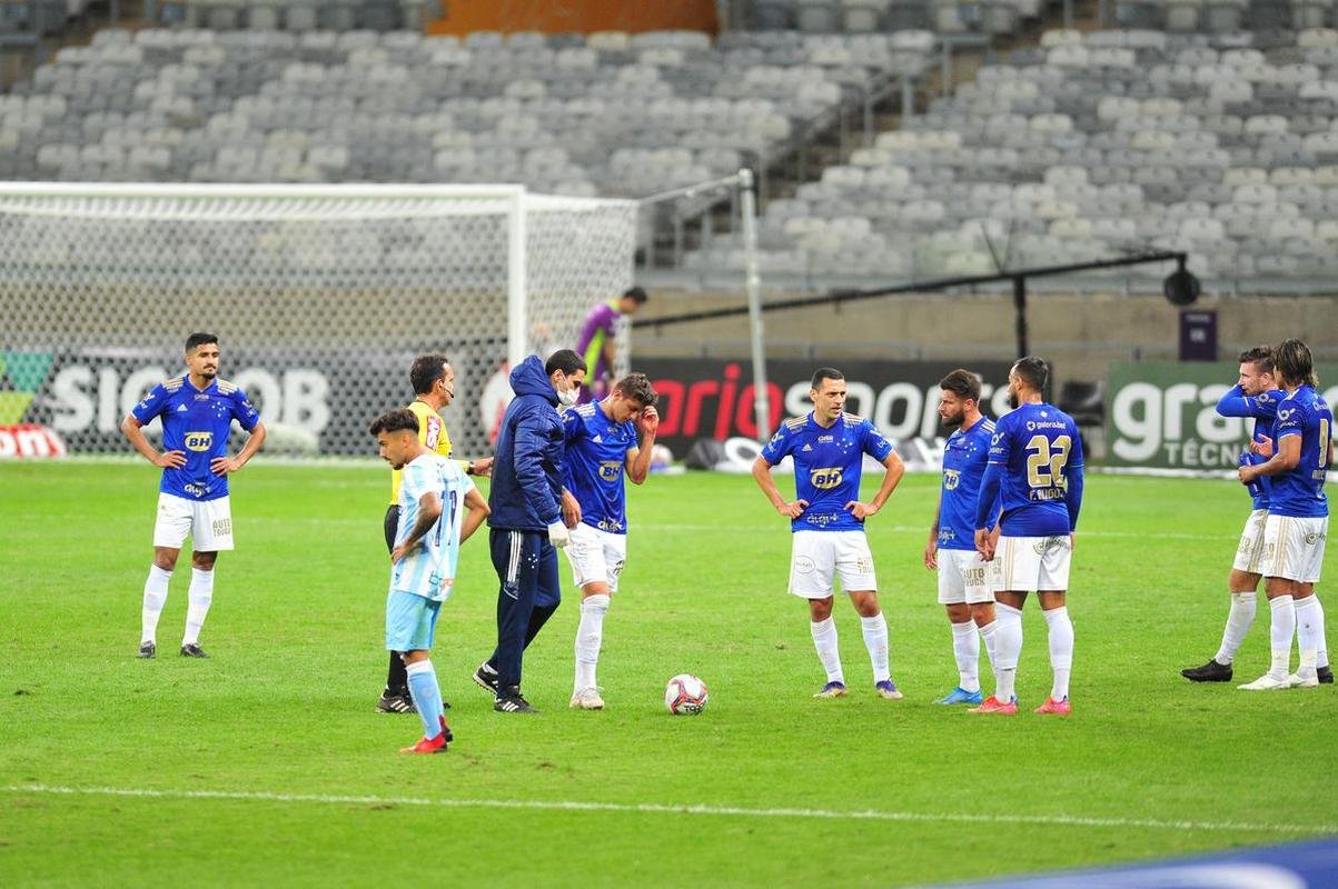 Fotos de Cruzeiro x Londrina, no Mineiro, pela 15 rodada da Srie B