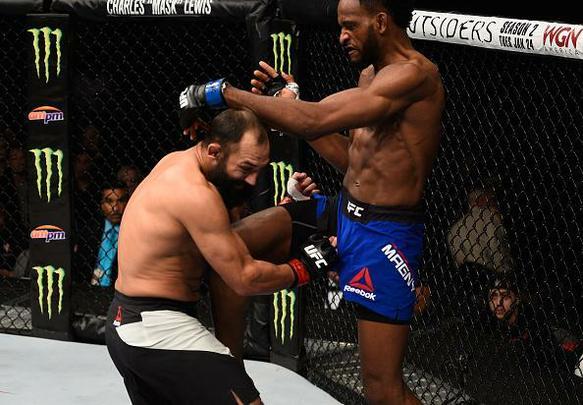 Neil Magny venceu Johny Hendricks por deciso unnime (triplo 29-28)