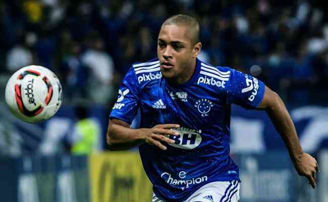 Vitor Roque deixou o Cruzeiro rumo ao Athletico-PR em abril de 2022