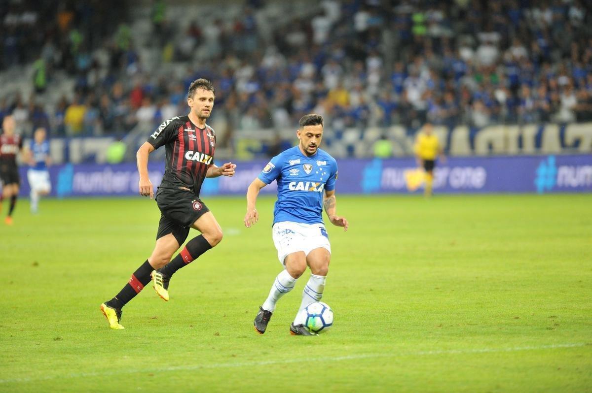 Cruzeiro conseguiu marcar no segundo tempo, com Arrascaeta, mas sofreu empate no fim com Bergson