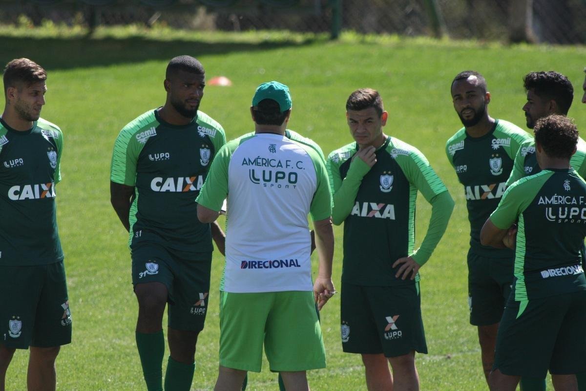 Adilson comandou o primeiro treino no Amrica nesta quarta-feira
