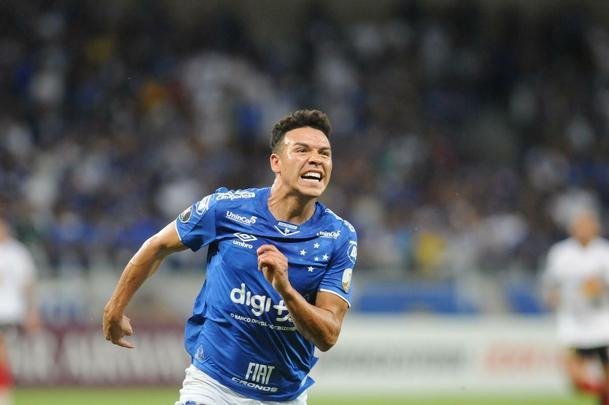 Fotos do jogos entre Cruzeiro e Deportivo Lara no Mineiro