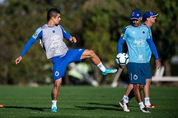 Sob o comando de Rogério Ceni, Cruzeiro treinou nesta sexta-feira na Toca da Raposa para o duelo contra o Santos, pela 15° rodada do Campeonato Brasileiro