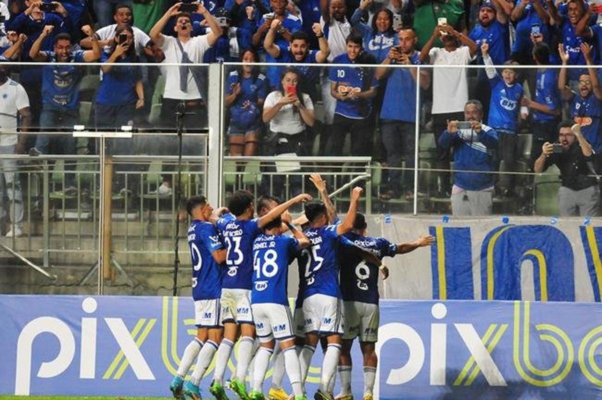 O Cruzeiro goleou o Nutico por 4 a 0 no Independncia, em Belo Horizonte, na 26 rodada da Srie B