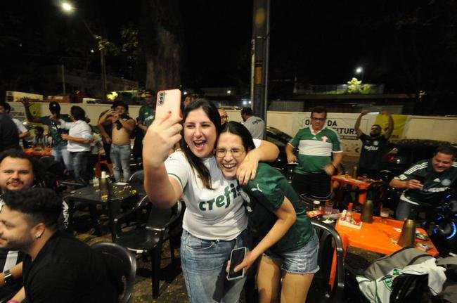 Torcedores do Palmeiras vibraram com a classificao  final da Libertadores aps empate com Atltico no Mineiro