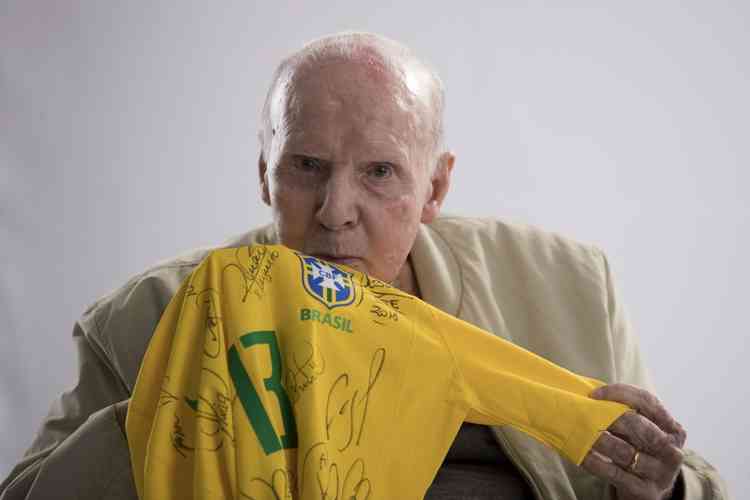 Documentário da Fifa homenageia os 90 anos de Zagallo ...