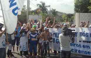 Imagens da torcida do Cruzeiro na Toca da Raposa 