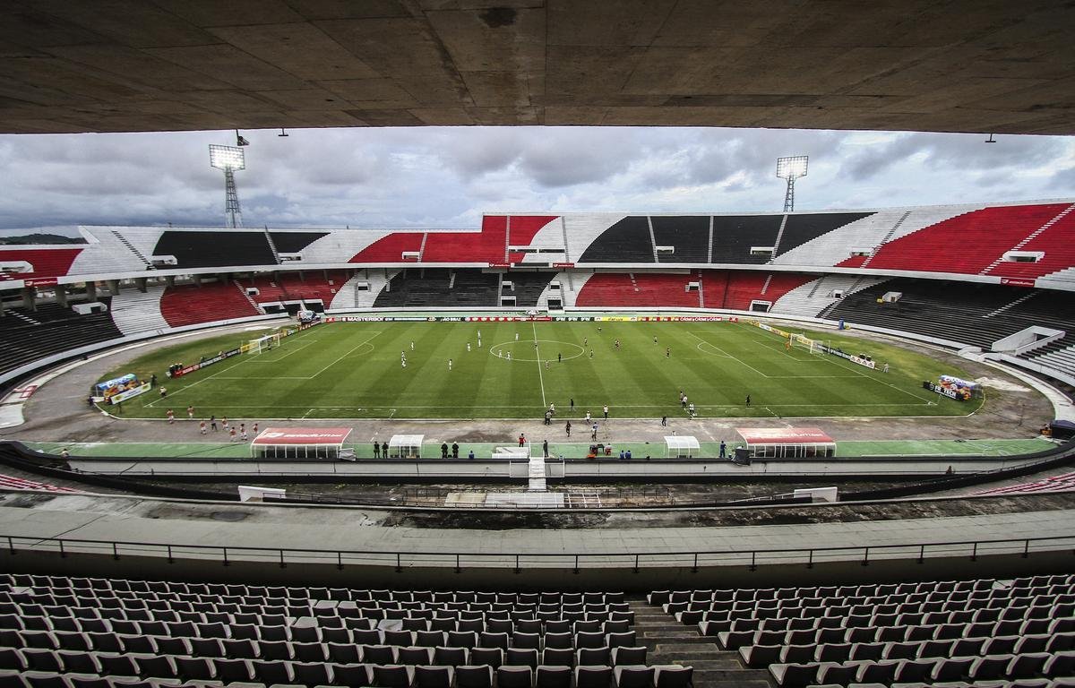 O layout só seria substituído em 2020, com novo modelo de pintura fazendo referência à cobra coral, mascote do clube.