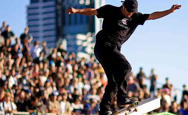 Medalhista de prata em Tquio, Kelvin Hoefler briga por mais uma conquista no skate street