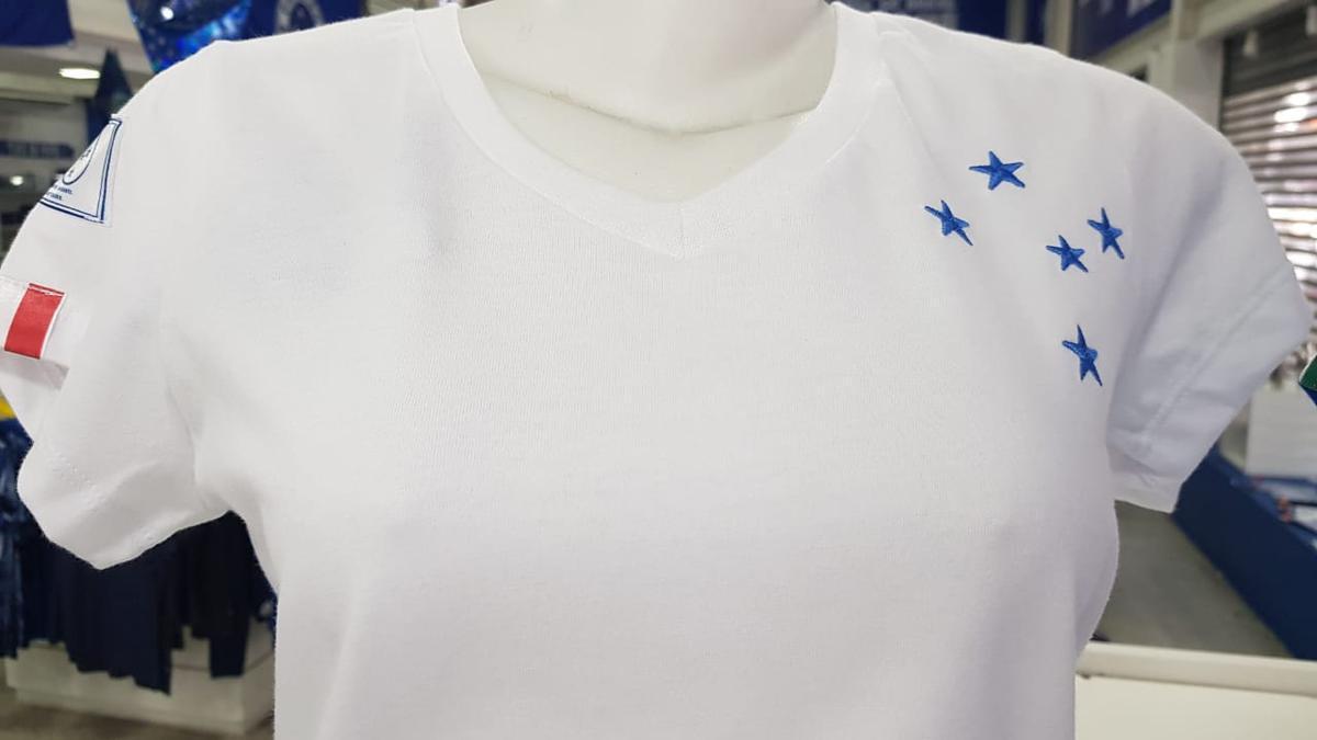 Camisas comemorativas lanadas por marca licenciada pelo Cruzeiro