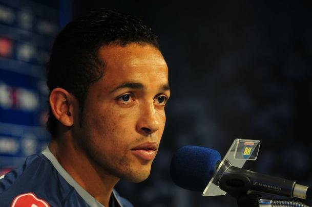 Rafinha concedeu entrevista coletiva ao lado de Ramn bila 