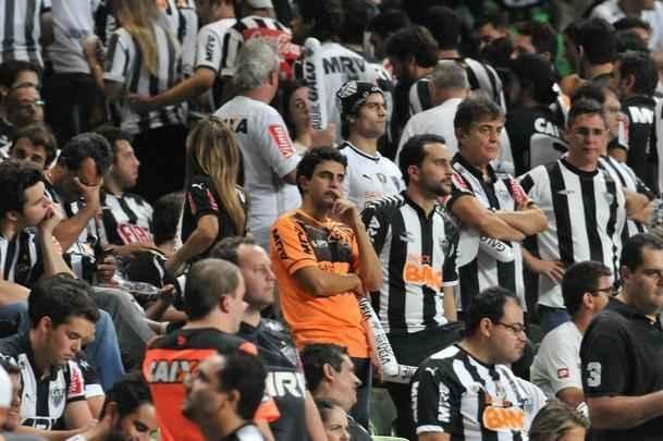 Imagens da tristeza dos atleticanos no Independncia com a eliminao na Copa Libertadores