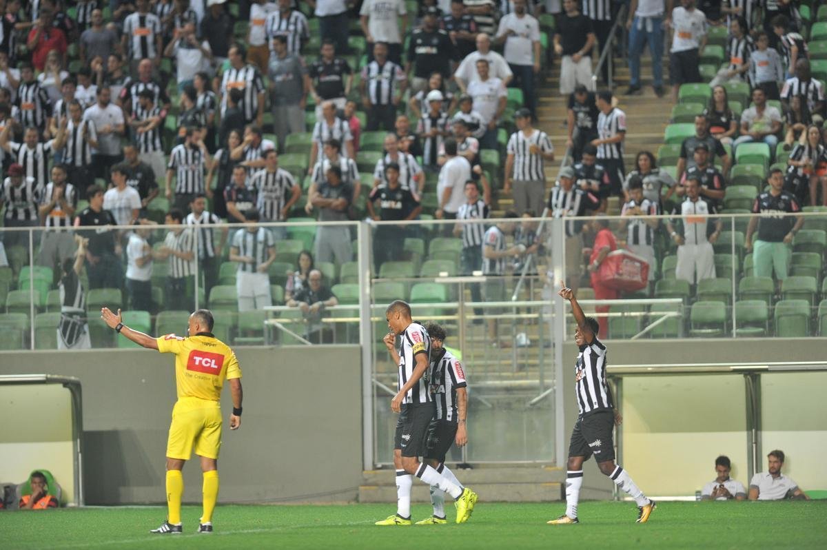 Confira imagens da partida entre Atltico e Vitria, no Independncia