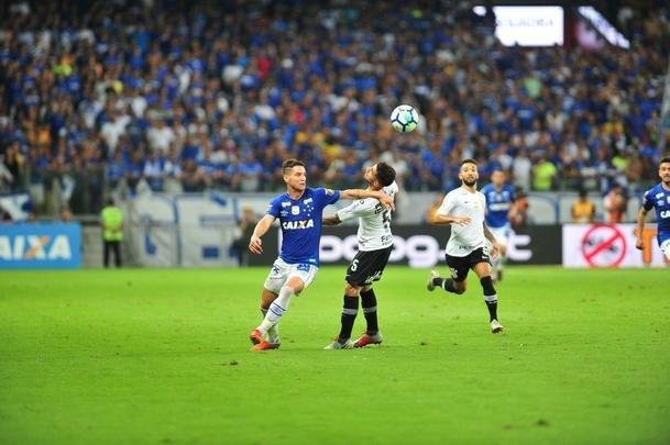 Cruzeiro conseguiu abrir vantagem de 1 a 0 no fim do primeiro tempo, com gol de cabea de Thiago Neves