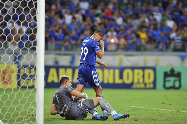 Fotos do jogo entre Cruzeiro e Brusque, no Mineiro, em Belo Horizonte, pela segunda rodada da Srie B do Campeonato Brasileiro