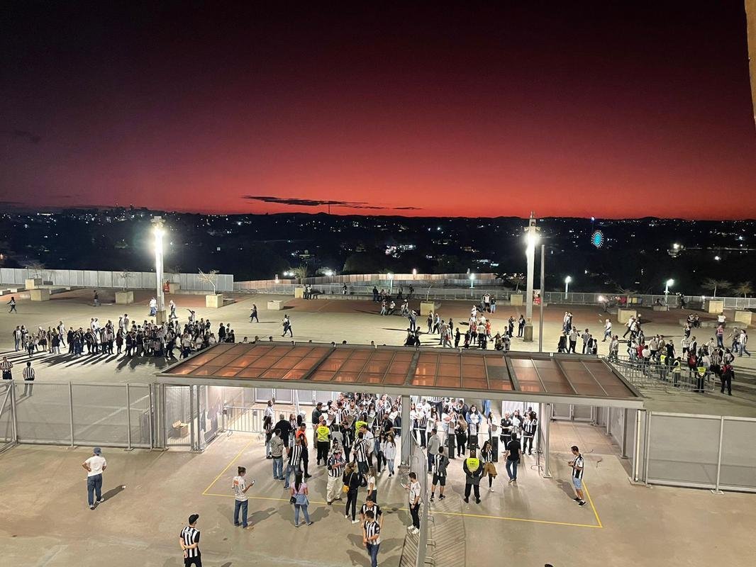 Fotos da chegada da torcida do Atltico ao Mineiro para o jogo contra o Emelec pelas oitavas de final da Copa Libertadores de 2022