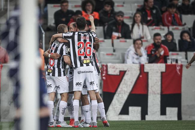 Neste domingo (17), o Atltico enfrentou, em Curitiba, o Athletico-PR pela 2 rodada da Srie A do Campeonato Brasileiro. A partida foi realizada na Arena da Baixada.
