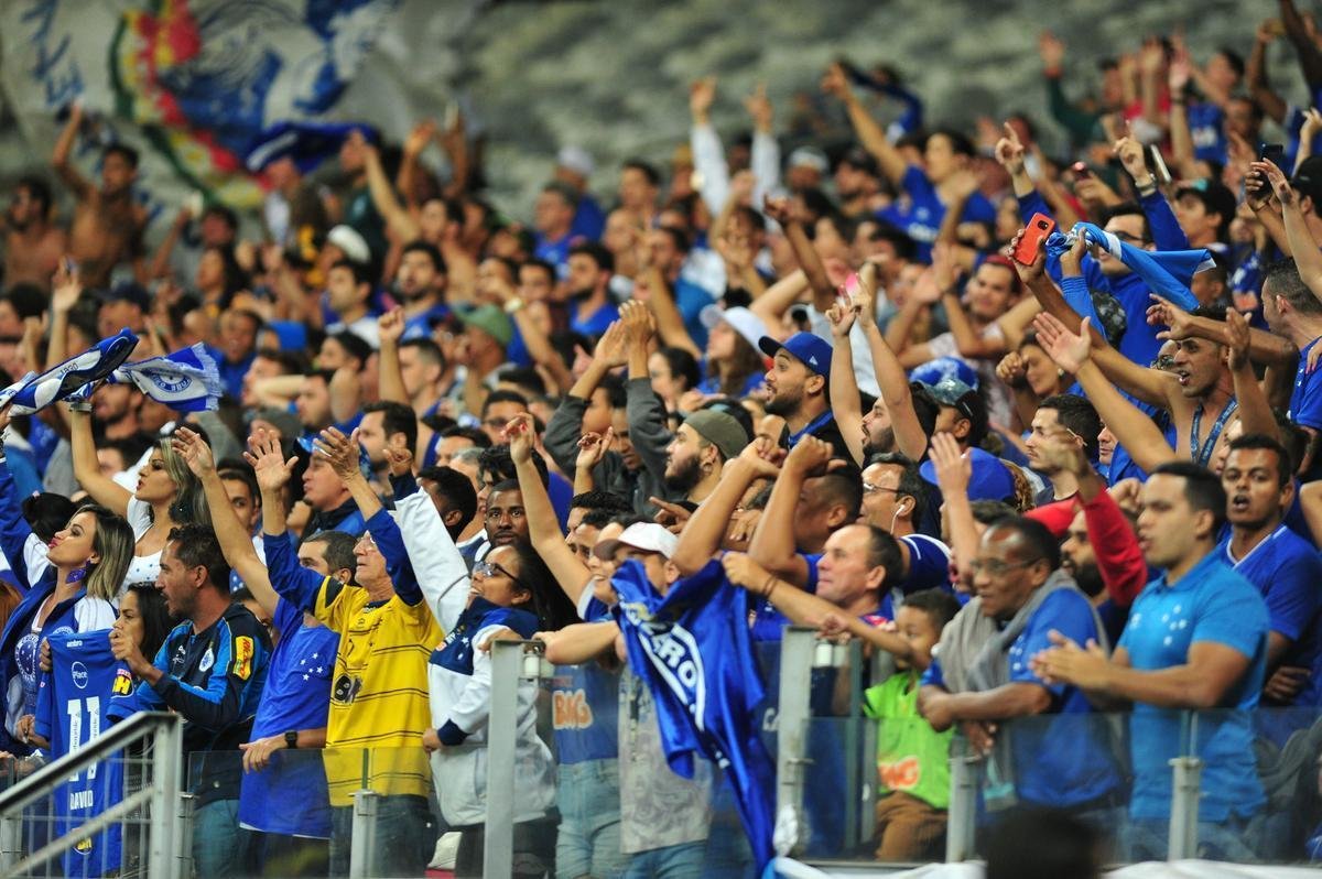 Cruzeiro fez o dever de casa e venceu o Furaco por 2 a 1