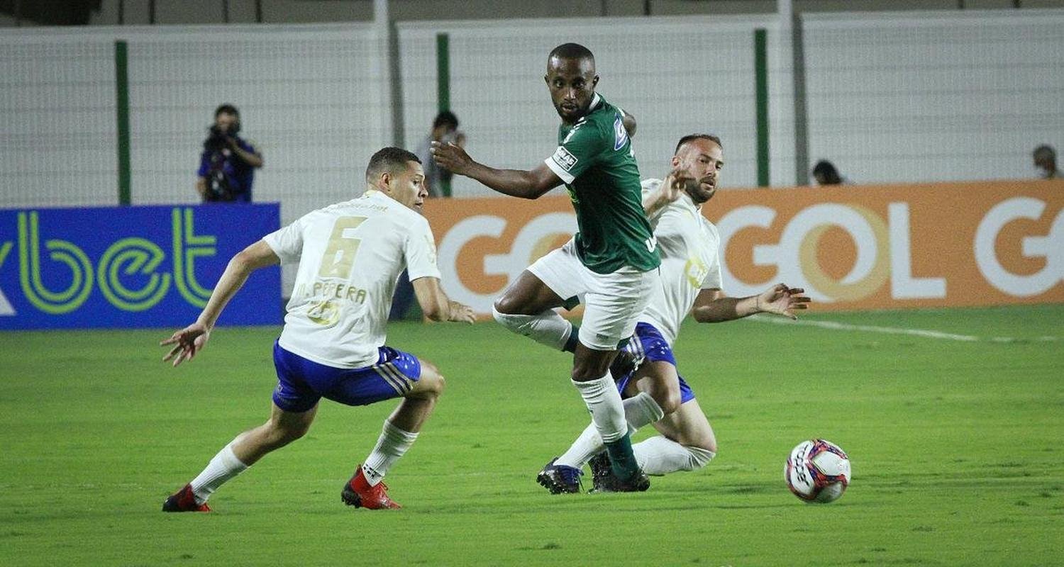 Cruzeiro empatou com Gois no Estdio da Serrinha, em Goinia, pela 22 rodada