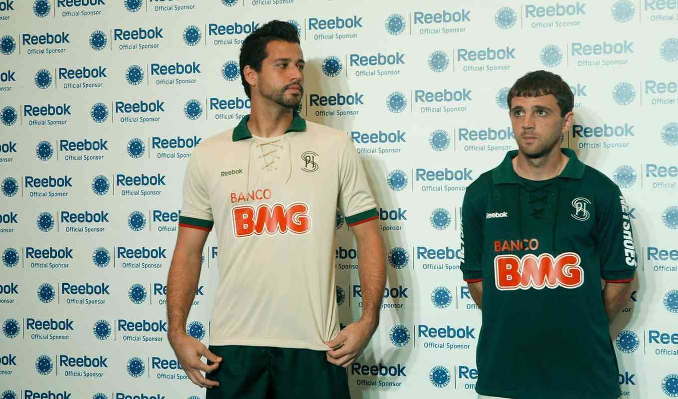 Em 2011, Cruzeiro e Reebok tambm lanaram uniforme verde em homenagem ao Palestra Itlia.