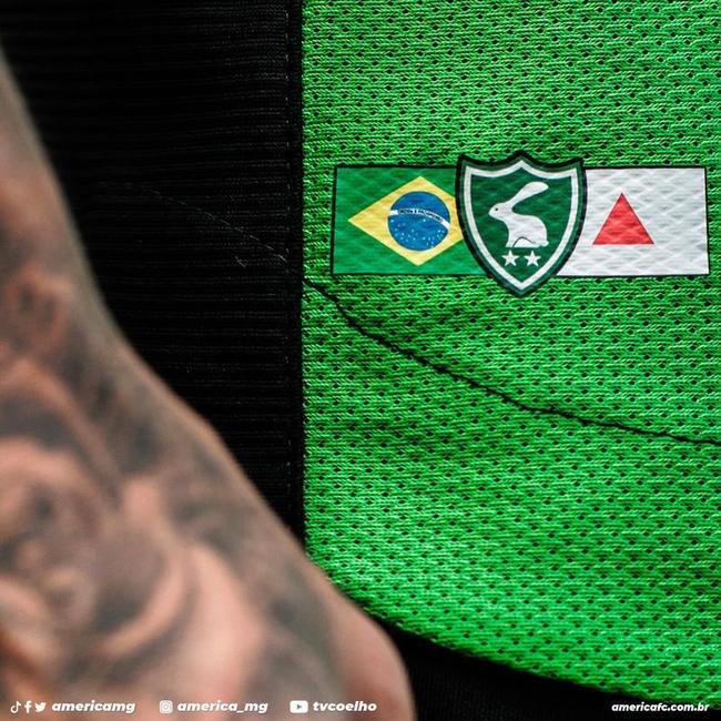 O Amrica apresentou a nova camisa 1 de 2023 para jogadores de linha e goleiros