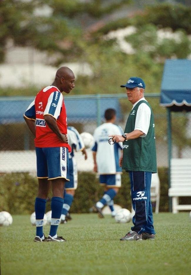 Fotos da passagem do jogador Rinc�n pelo Cruzeiro, em 2001.  Ele faleceu aos 55 anos nesta quarta-feira (13/4/2022), ap�s sofrer acidente automobil�stico em Cali, na Col�mbia, no dia 11.