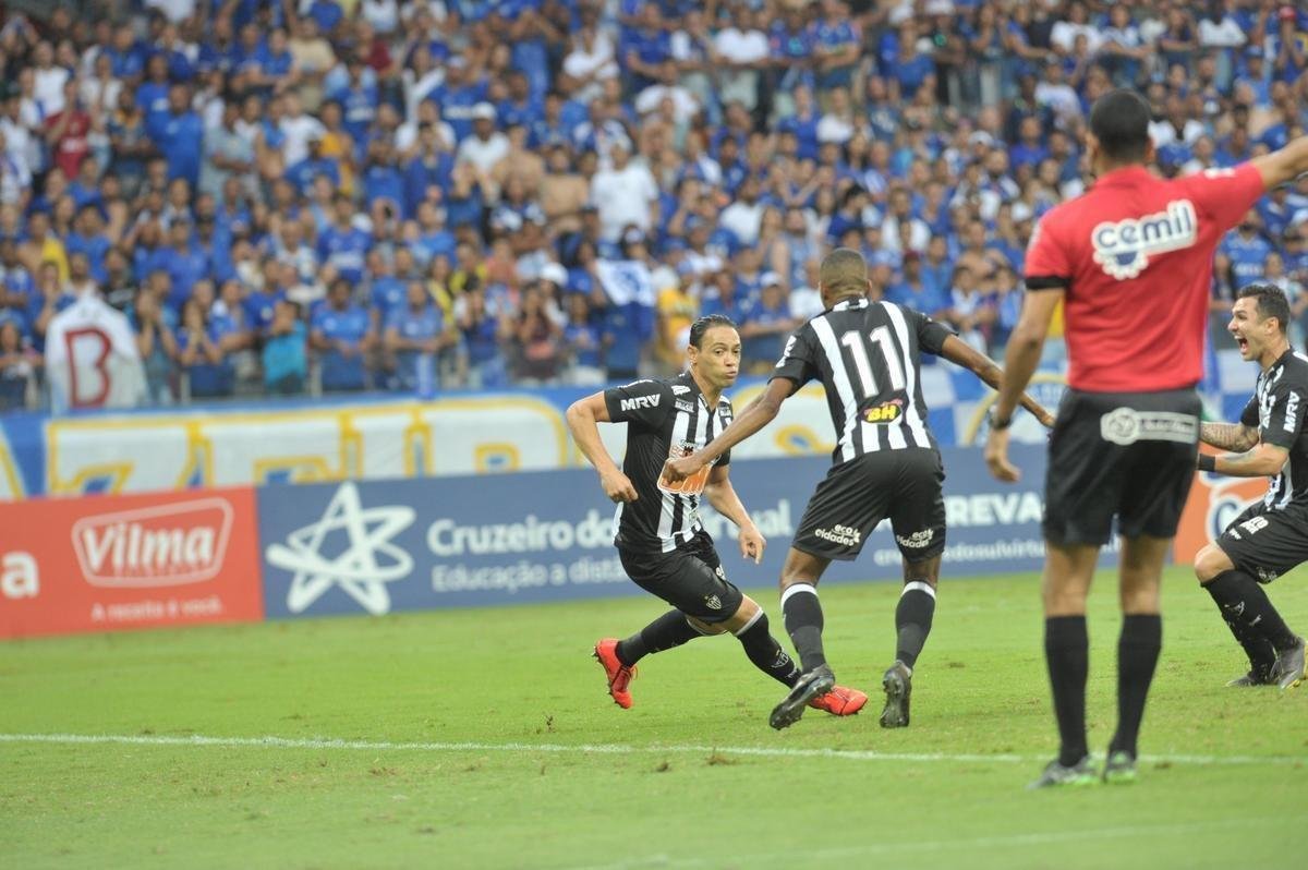 Fotos do segundo tempo do clssico entre Cruzeiro e Atltico, pela final do Mineiro