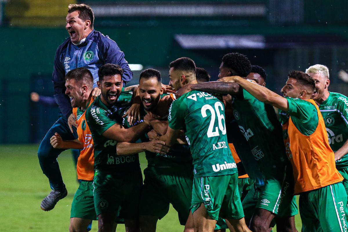 #15 Chapecoense, com 8.985 pontos