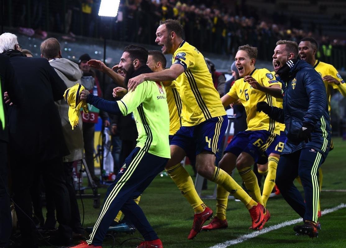 Festa da Sucia com a conquista da vaga na Copa de 2018 sobre a tradicional Itlia