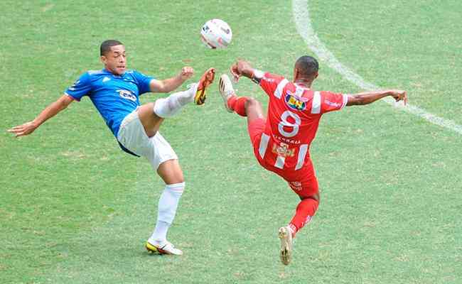 Roque marcou um dos gols do empate do Cruzeiro com o Villa Nova no Horto