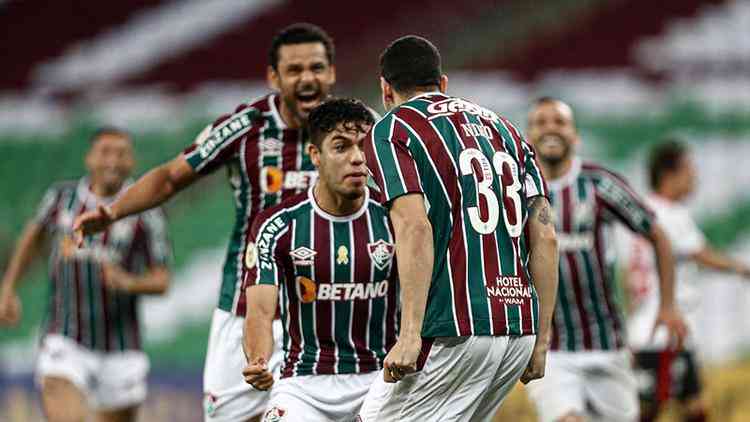 Flamengo empata com Fluminense e perde chance de colar nos líderes