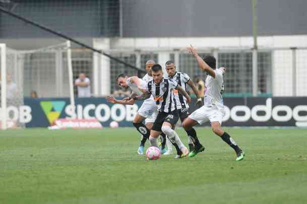 Atlético bateu o Santos na estreia de Vagner Mancini em Belo Horizonte