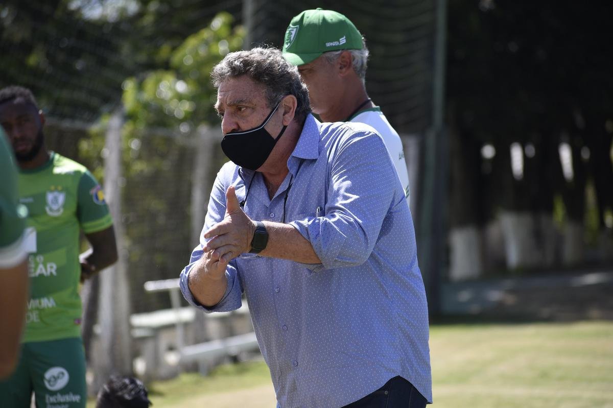Dos dias 26 a 28 de janeiro, o Amrica realizou atividades totalmente voltadas ao confronto contra o Ava, pela 38 rodada da Srie B do Campeonato Brasileiro. Nesta sexta-feira (29), s 21h30, Coelho e Leo da Ilha se enfrentam no Independncia, em Belo Horizonte. A partida pode selar um indito tricampeonato do Amrica, que se isolaria como maior vencedor da competio. Alm disso, o elenco almeja a conquista para coroar uma temporada histrica, em que o clube foi semifinalista da Copa do Brasil.