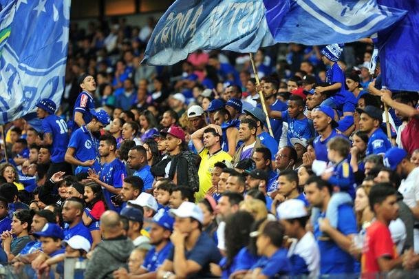 As reaes da torcida do Cruzeiro e do tcnico Mano Menezes com mais uma derrota do Cruzeiro no Campeonato Brasileiro. Neste sbado, time celeste foi batido pelo Athletico-PR por 2 a 0, com gols de Jonathan e Bruno Guimares
