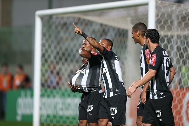 Lance de Atltico x Chapecoense, jogo vlido pelo Campeonato Brasileiro