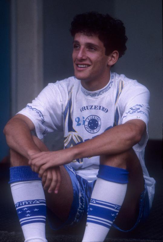 Belletti fez cinco gols em 62 jogos pelo profissional do Cruzeiro, entre 1994 e 1996, e conquistou quatro ttulos: Copa Master e Copa Ouro, em 1995, e o Mineiro e a Copa do Brasil de 1996. Atuou como volante e lateral-direito
