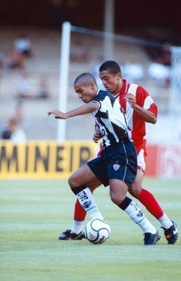 Irênio - Revelado pelo América em 1996, o meia ficou no Alviverde até 2000, quando se transferiu para o Atlético. Pelo Galo, o jogador fez 29 partidas e marcou um gol.