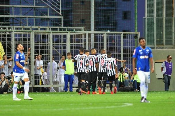 Aps por 2 a 2 no tempo normal, Cruzeiro derrotou Atltico por 4 a 2 nas penalidades e se sagrou campeo de torneio indito. Em 2018, clube celeste disputar a Copa Libertadores da categoria