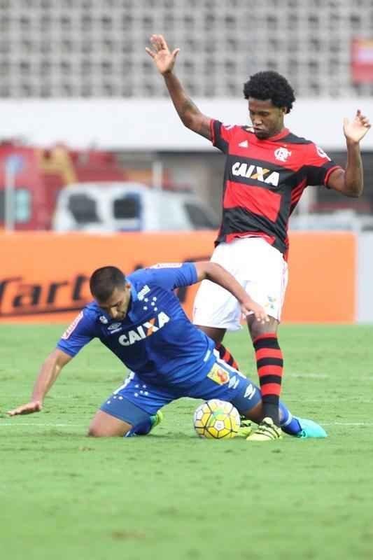Flamengo e Cruzeiro jogaram em Cariacica-ES pela 27 rodada do Campeonato Brasileiro