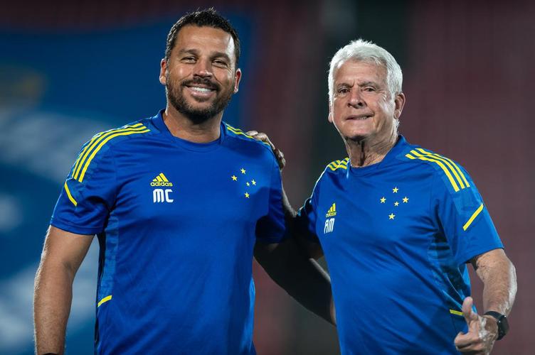 Cruzeiro treinou na Arena do Jacaré, em Sete Lagoas, local do jogo desta quinta, 19h, contra o Operário-PR, pela 24ª rodada da Série B do Brasileiro; veja imagens da atividade comandada pelo técnico Vanderlei Luxemburgo