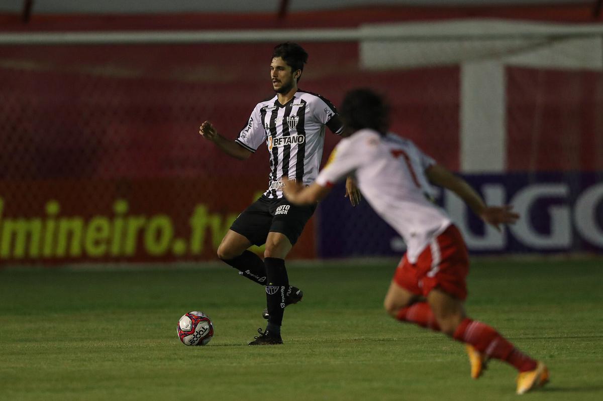 Tombense e Atlético se enfrentaram nesta quinta-feira (4), em partida válida pela 2ª rodada do Campeonato Mineiro. O confronto foi realizado no Estádio Antônio Guimarães de Almeida, em Tombos. No primeiro tempo, uma queda de energia paralisou a partida por cerca de 20 minutos.