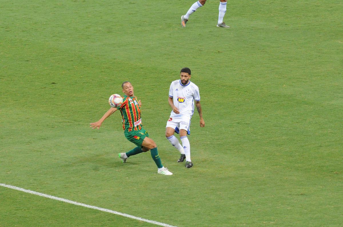 Fotos do duelo entre Cruzeiro e Sampaio Corra, no Mineiro, pela 14 rodada da Srie B do Campeonato Brasileiro