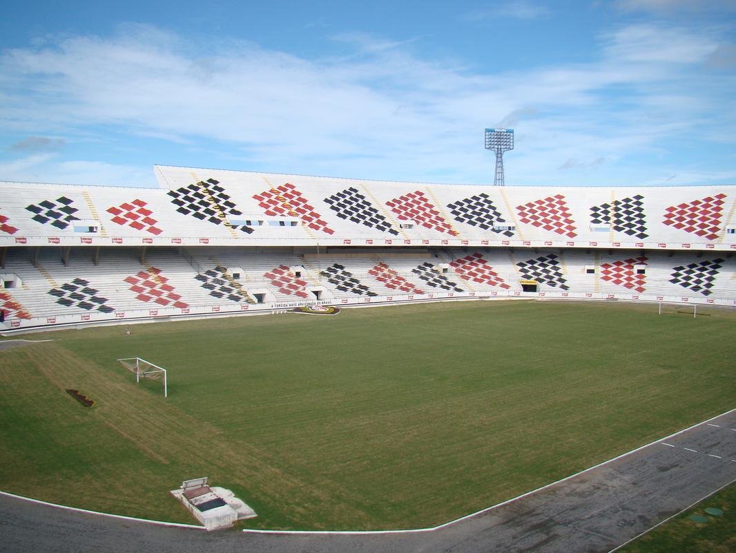 A obra ficaria pronta em 2009, já com uma nova pintura em alusão às escamas da cobra coral. O Arruda voltou a receber a seleção brasileira.