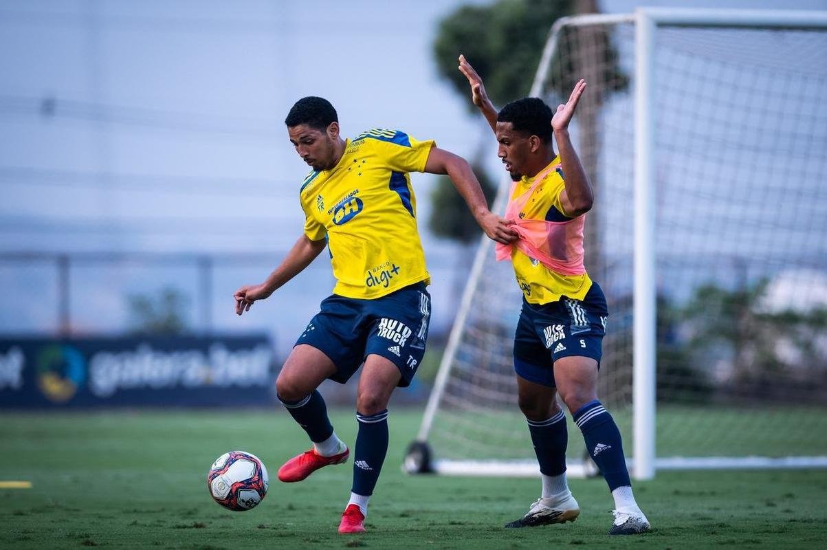 Imagens do treino do Cruzeiro na Toca da Raposa II nesta tera-feira (21/09)