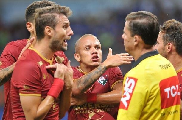 Cruzeiro vira diante do Fluminense no Mineiro e se mantm no G5 do Brasileiro