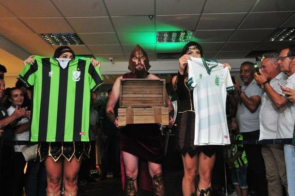 Coleo de uniformes do Amrica da temporada 2019. Clube adotou marca prpria, a Sparta. Por isso, desfile na loja do clube, no shopping Boulevard, em BH, foi ao estilo espartano