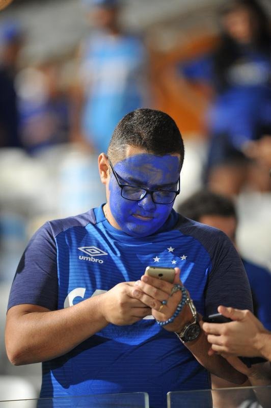 Torcida cruzeirense na partida contra o Atltico-PR, no Mineiro, pelas oitavas de final da Copa do Brasil