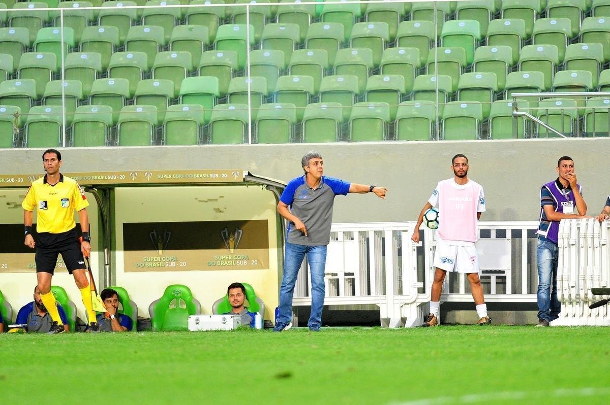 Aps por 2 a 2 no tempo normal, Cruzeiro derrotou Atltico por 4 a 2 nas penalidades e se sagrou campeo de torneio indito. Em 2018, clube celeste disputar a Copa Libertadores da categoria