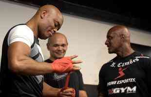 Anderson Silva e Ronaldo Jacar treinam com a presena da imprensa na X-Gym, no Rio de Janeiro